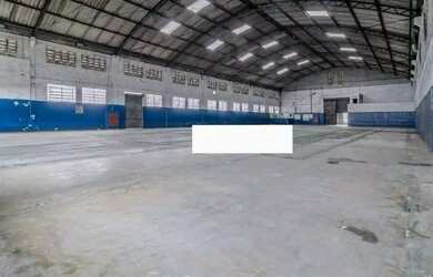 Imagem: O depósito possui 5 Vagas na garagem, 990m² de Área e está