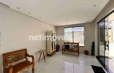 Imagem: A casa possui 2 Dormitórios, 2 Banheiros, 4 Vagas na garagem