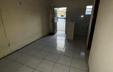 Imagem: A casa possui 1 Dormitório, 1 Banheiro e está localizado