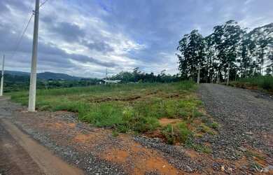 Imagem: O terreno possui 500m² de Área e Imóvel novo e está localizado