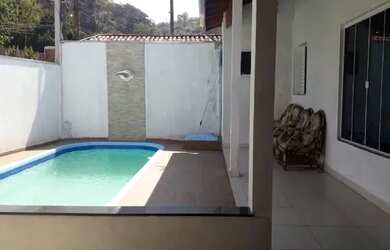 Imagem: A casa possui 4 Dormitórios, 1 Banheiro e 232m² de Área e