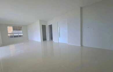 Imagem 3: Apartamento quadra mar com 3 suítes e 3 vagas de garagem - Meia Praia/SC
