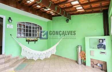 Imagem: A casa possui 2 Dormitórios, 2 Banheiros, 2 Vagas na garagem