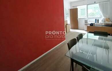 Imagem: O apartamento possui 2 Dormitórios, 1 Banheiro, 1 Vaga na garagem