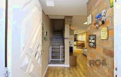 Imagem 2: Casa em Porto Alegre, no bairro Hípica, com 2 dormitório(s), e 2 banheiros, à venda