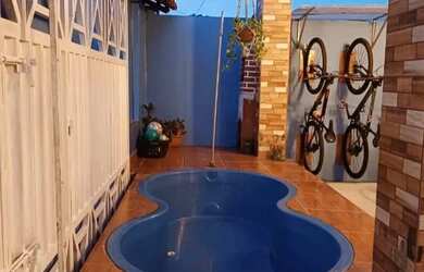 Imagem: A casa possui 2 Dormitórios, 1 Banheiro, 2 Vagas na garagem