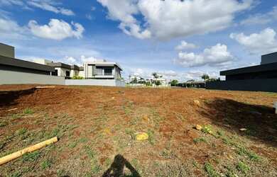 Imagem: O terreno possui 300m² de Área e está localizado em Real