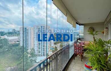 Imagem: O apartamento possui 3 Dormitórios, 5 Banheiros, 3 Vagas na