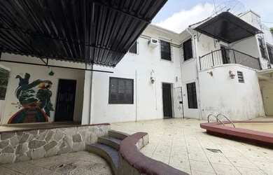 Imagem: A casa possui 5 Dormitórios, 5 Banheiros, 2 Vagas na garagem