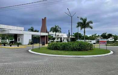 Imagem: A casa possui 3 Dormitórios, 1 Banheiro, 2 Vagas na garagem