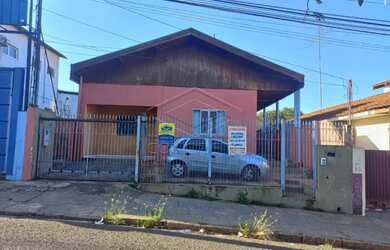 Imagem: A casa possui 3 Dormitórios, 3 Banheiros, 1 Vaga na garagem