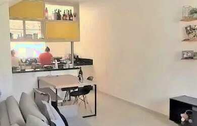 Imagem: A casa possui 2 Dormitórios, 2 Banheiros, 2 Vagas na garagem