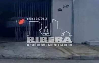 Imagem: A casa possui 2 Dormitórios, 1 Banheiro, 2 Vagas na garagem