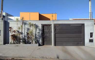 Imagem: A casa possui 2 Dormitórios, 2 Banheiros, 1 Vaga na garagem