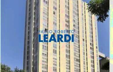 Imagem: O depósito possui 2 Vagas na garagem e 210m² de Área e está