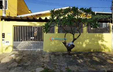 Imagem: A casa possui 4 Dormitórios, 4 Banheiros, 1 Vaga na garagem