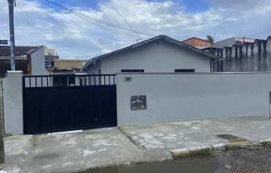 Imagem: A casa possui 2 Dormitórios, 1 Banheiro, 1 Vaga na garagem