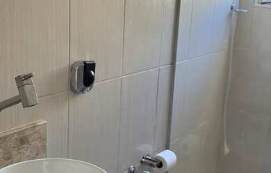 Imagem: O apartamento possui 2 Dormitórios, 1 Banheiro, 1 Vaga na garagem