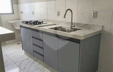 Imagem: O apartamento possui 2 Dormitórios, 1 Banheiro, 1 Vaga na garagem