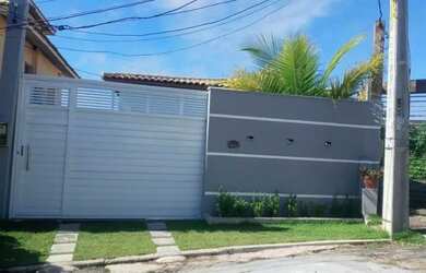 Imagem: A casa possui 3 Dormitórios, 3 Banheiros, 2 Vagas na garagem
