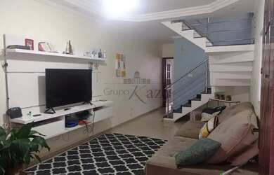 Imagem: A casa possui 3 Dormitórios, 3 Banheiros, 2 Vagas na garagem