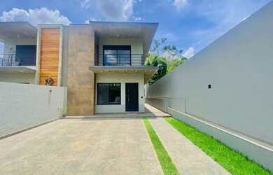 Imagem: A casa possui 3 Dormitórios, 3 Banheiros, 4 Vagas na garagem