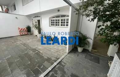 Imagem: A casa possui 5 Dormitórios, 4 Banheiros, 3 Vagas na garagem