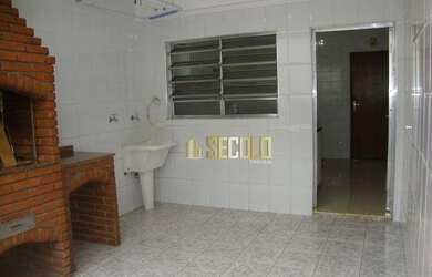 Imagem: A casa possui 2 Dormitórios, 1 Banheiro, 1 Vaga na garagem