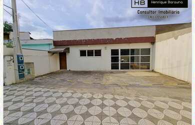 Imagem: A casa possui 3 Dormitórios, 2 Banheiros, 4 Vagas na garagem