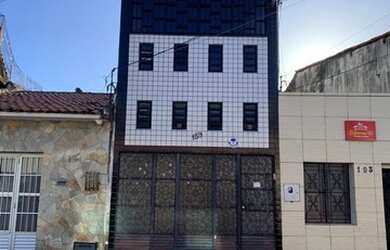 Imagem: A casa possui 4 Dormitórios, 2 Banheiros, 1 Vaga na garagem