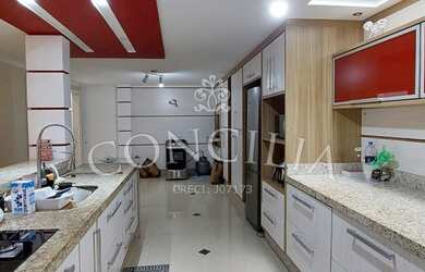 Imagem: A casa possui 4 Dormitórios, 3 Banheiros, 4 Vagas na garagem