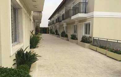 Imagem: A casa possui 2 Dormitórios, 3 Banheiros, 2 Vagas na garagem