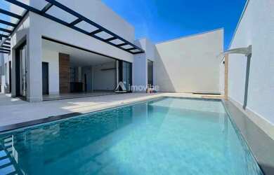 Imagem: A casa em condomínio possui 3 Dormitórios, 4 Banheiros, 2