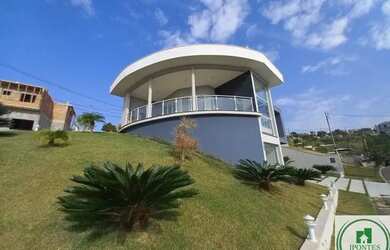 Imagem: A casa em condomínio possui 3 Dormitórios, 4 Banheiros, 4