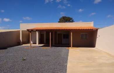 Imagem: A casa possui 2 Dormitórios, 1 Banheiro, 5 Vagas na garagem