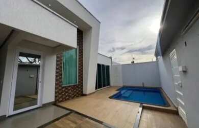 Imagem: A casa possui 3 Dormitórios, 3 Banheiros, 3 Vagas na garagem