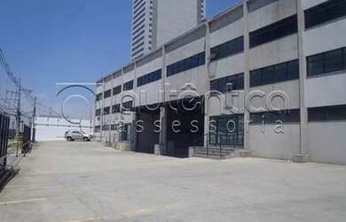 Imagem: O depósito possui 5 Vagas na garagem e 9500m² de Área e está