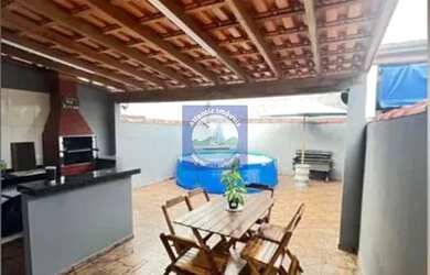 Imagem: A casa possui 2 Dormitórios, 1 Banheiro, 2 Vagas na garagem