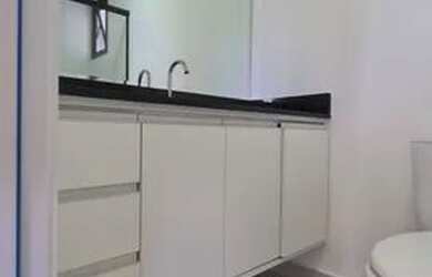 Imagem: O apartamento possui 1 Dormitório, 1 Banheiro, 1 Vaga na garagem