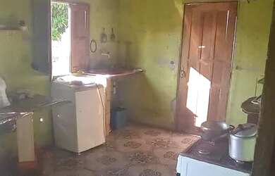 Imagem: A casa possui 2 Dormitórios, 1 Banheiro, 1 Vaga na garagem