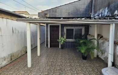 Imagem: A casa possui 2 Dormitórios, 1 Banheiro, 1 Vaga na garagem