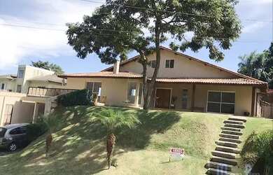 Imagem: A casa em condomínio possui 5 Dormitórios, 5 Banheiros, 4