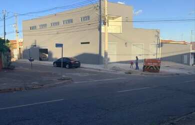 Imagem 2: Galpão/Depósito/Armazém para venda possui 550 metros quadrados