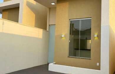 Imagem: A casa possui 2 Dormitórios, 2 Banheiros, 2 Vagas na garagem