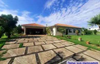 Imagem: A casa em condomínio possui 4 Dormitórios, 5 Banheiros, 5