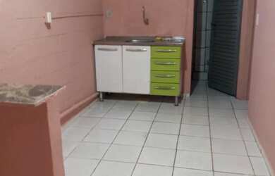 Imagem: A casa possui 1 Dormitório, 1 Banheiro, 12m² de Área e está