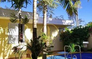 Imagem: A casa em condomínio possui 4 Dormitórios, 5 Banheiros e 333m²