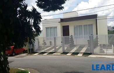 Imagem: A casa em condomínio possui 3 Dormitórios, 5 Banheiros, 5