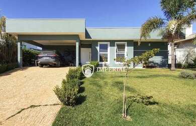 Imagem: A casa em condomínio possui 3 Dormitórios, 4 Banheiros, 4