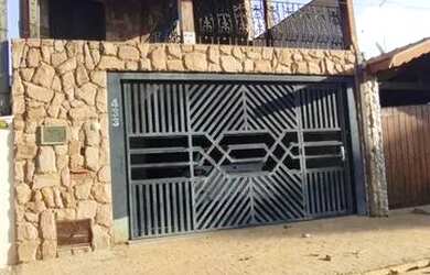 Imagem: A casa possui 3 Dormitórios, 3 Banheiros, 1 Vaga na garagem